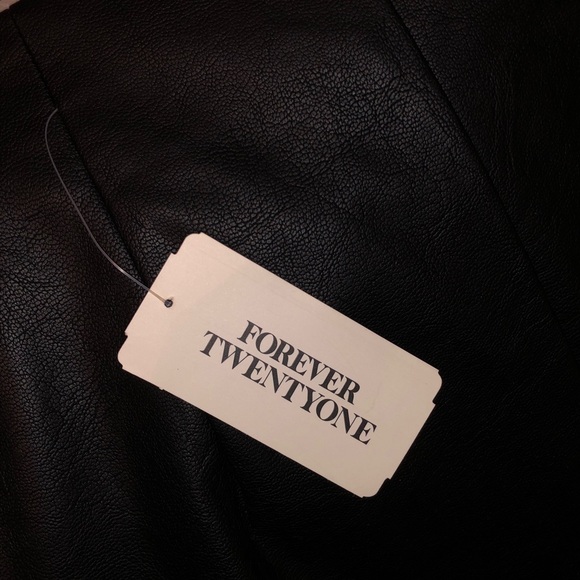 LEATHER SKIRT 🖤 (faux leather) - Picture 5 of 6